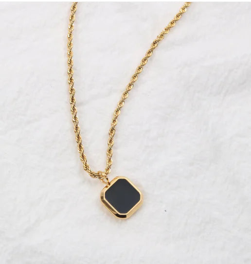 Halsband i titan med onyx